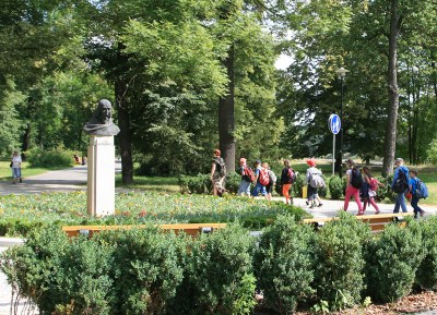 Na procházku do Komenského sadů nebo dál od města na ozdravný pobyt? Peníze ještě jsou. Foto: B. Krzyžanek