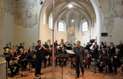 Ostravská banda se skladatelem a dirigentem Petrem Kotíkem. Foto: archiv