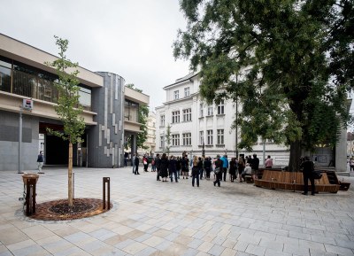 Piazzetta mezi budovami Komerční banky a Paláce Prosperita. Foto: Lukáš Kaboň