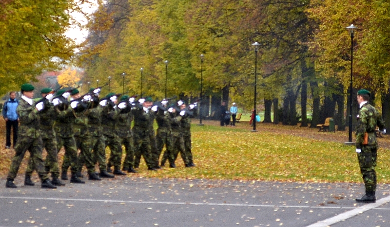 Minutu ticha ukončila čestná salva
