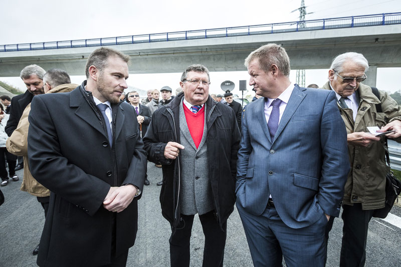 Náměstek primátora I. Hařovský (uprostřed) a ministr zdravotnictví S. Němeček (vpravo).