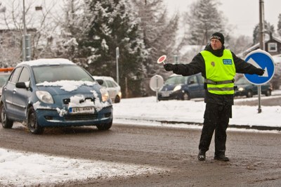 K foto: Zvládnutí dopravní situace pomáhali na mnoha místech policisté