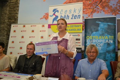 Vicemistryně světa na 400 m Taťána Kocembová-Netoličková propaguje Čeký běh žen Foto: L. Vidlička