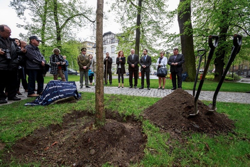 Účastníci slavnostního aktu.