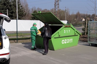Velkoobjemové a nebezpečné odpady, elektrozařízení , zeleň a nově i textil pro charitativní účely lze ukládat v celkem 12 sběrných dvorech na území města. Ty odeberou ročně asi 10 tisíc tun odpadu. Foto: J. Urban
