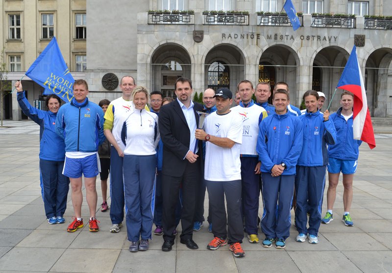 M. Štěpánek, L. Uher a běžci