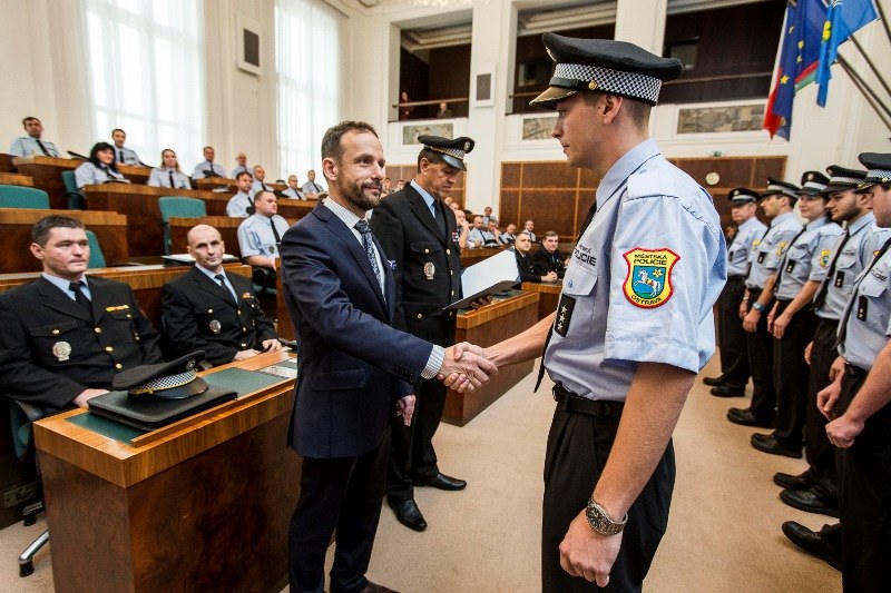 Slavnostní slib složilo 17 mužů a 2 ženy.