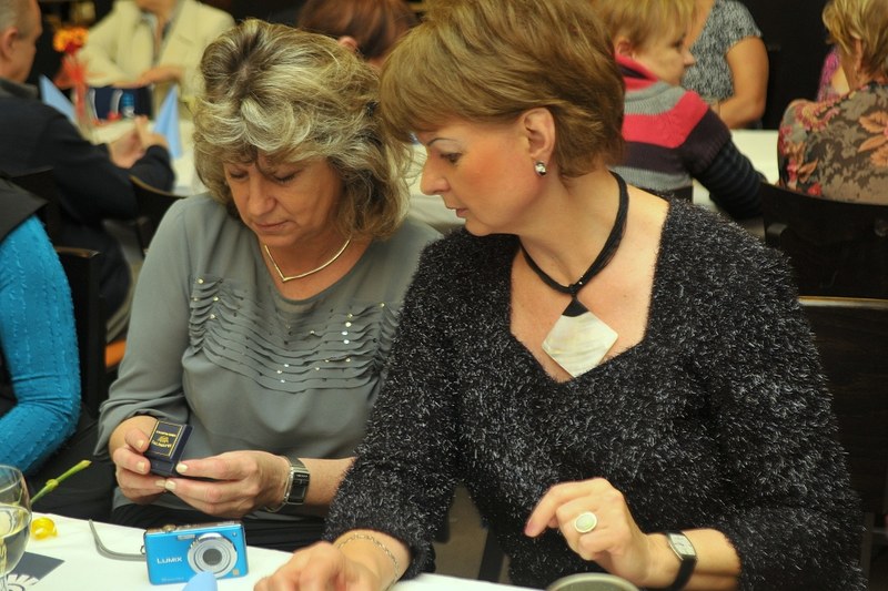 Přítomní dostali malý dárek od své školy