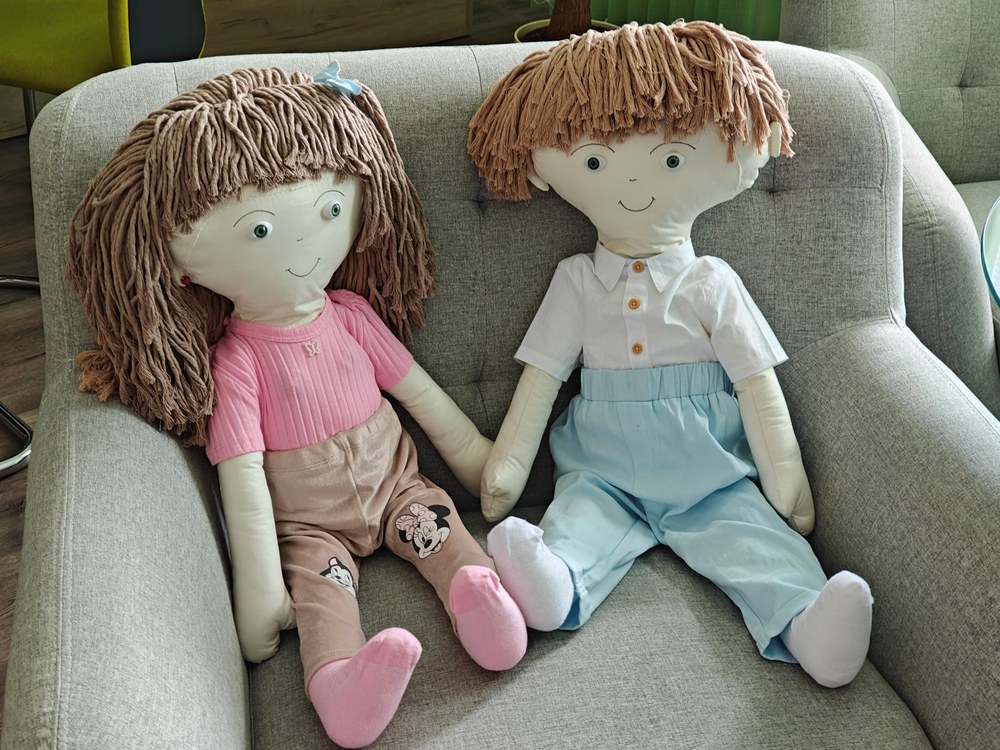 Nová pomůcka pro Krajský soud v Ostravě - Adam a Eva, postavičky pomáhající odhalovat trestnou činnost na dětech. Foto: Vazební věznice Ostrava