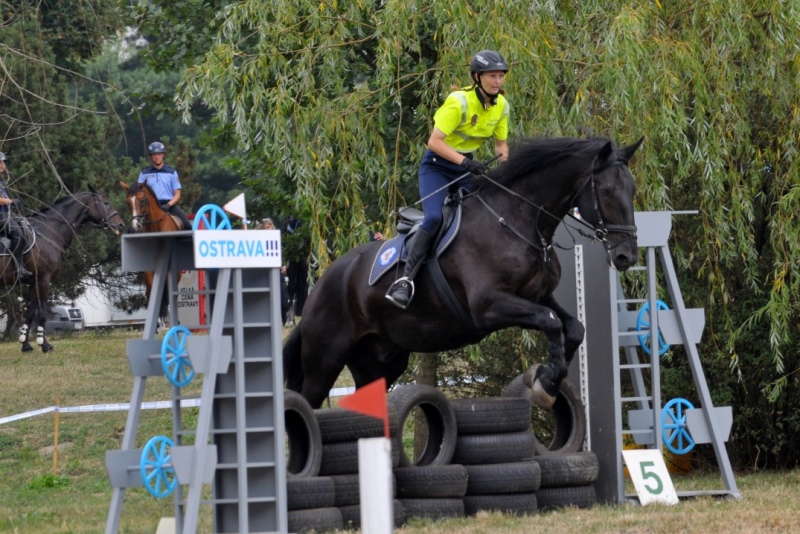 Ladnost a elegance v podání Ladislavy Nové a Sacramoso Fagy z Prahy.