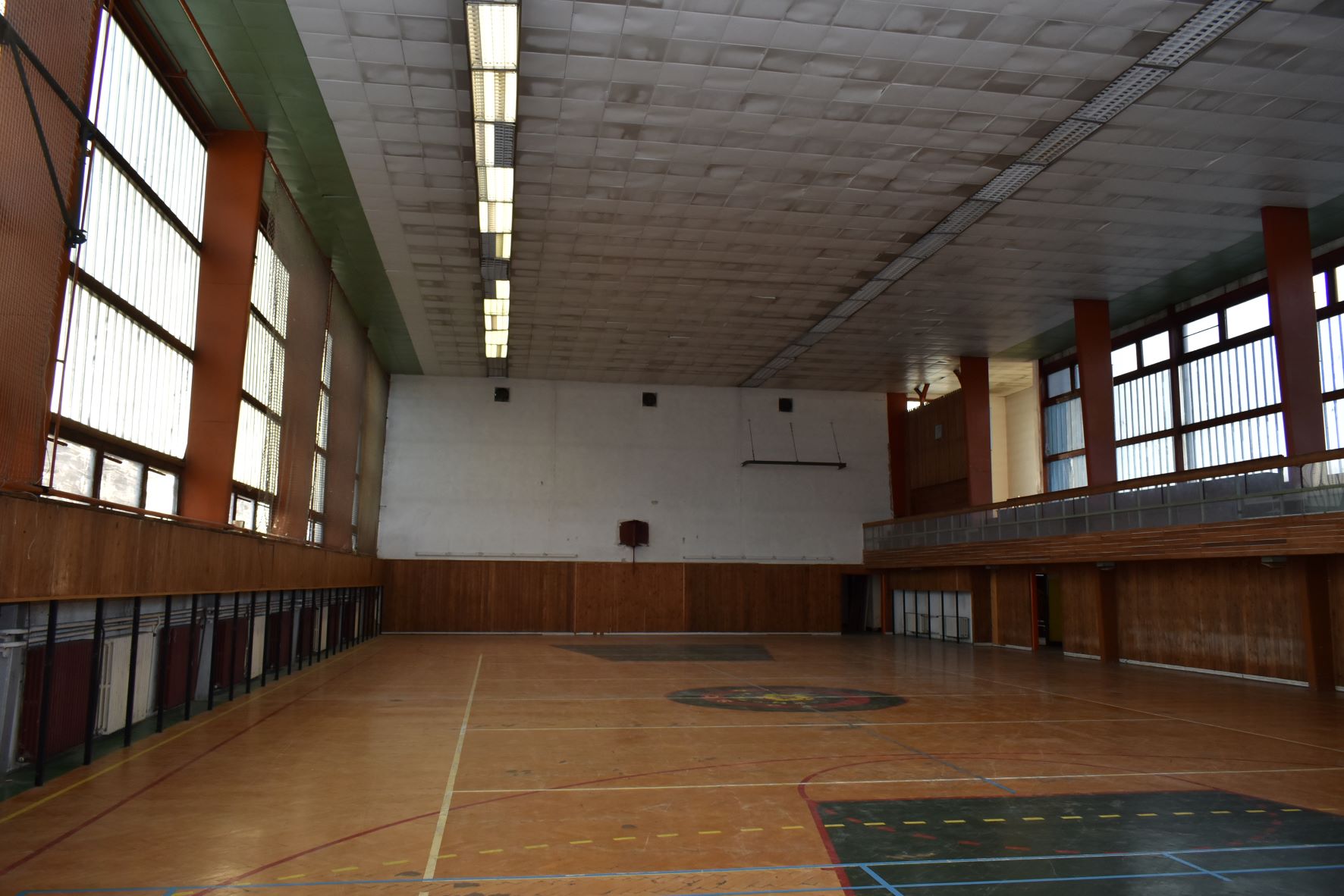 Hala v Pustkovci - původní stav interiéru