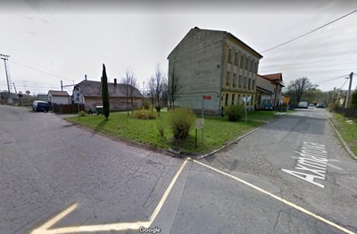 Křižovatka ulice Axmanova a Bratří Sedláčků, kde se buduje kanalizace. Zdroj: Street View Google