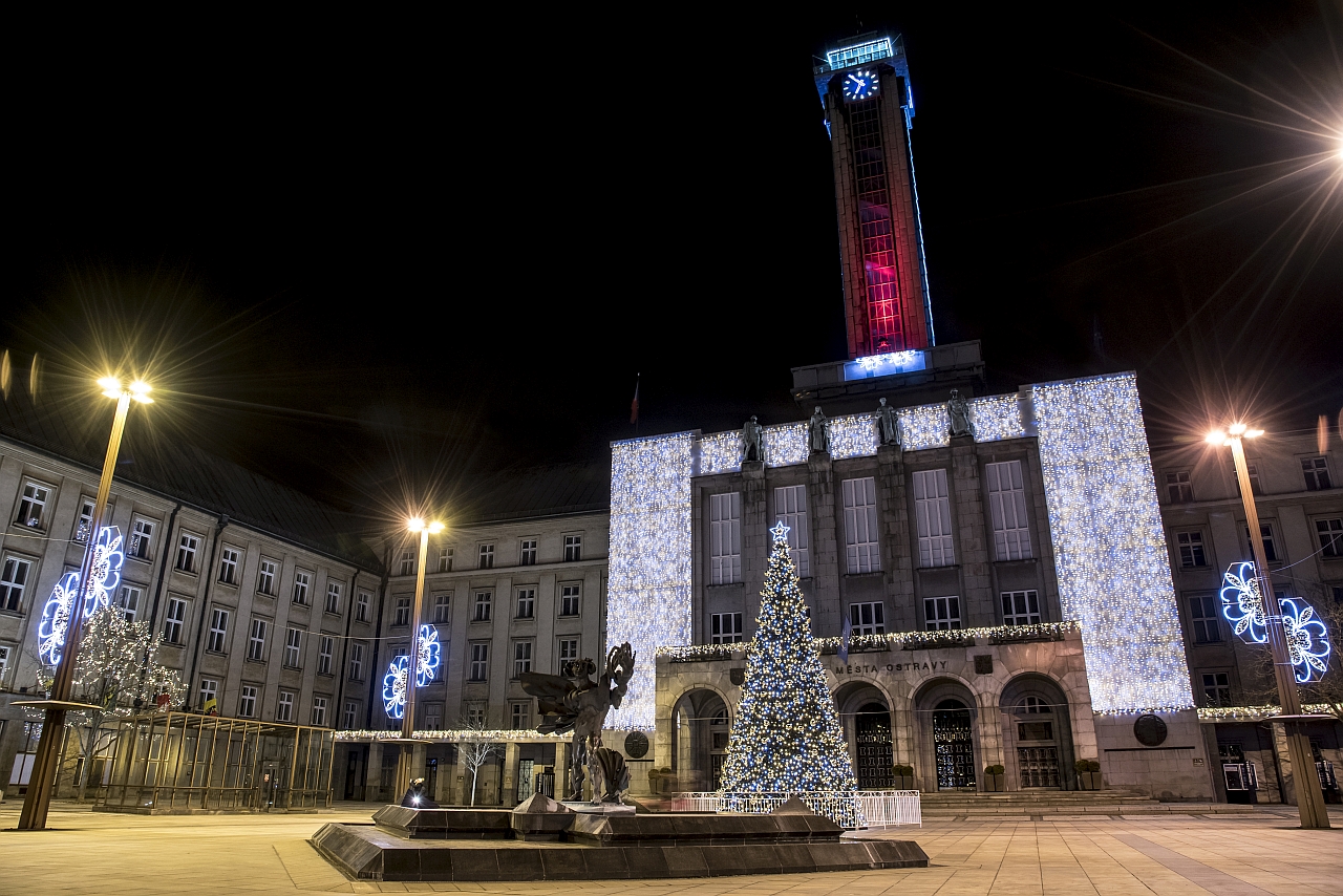 Vloni a předloni zdobila náměstí tato výzdoba. Foto: A. Horsinka. Vloni a předloni zdobila náměstí tato výzdoba. Foto: A. Horsinka.