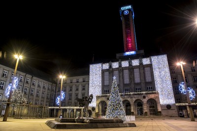 Vloni a předloni zdobila náměstí tato výzdoba. Foto: A. Horsinka.
