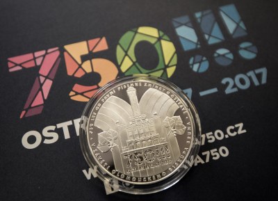 Pamětní medaile k 750. výročí Ostravy. Foto: Lukáš Kaboň 