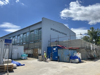 Aktuální práce na exteriéru Sportovní haly Pustkovec. Foto: MMO