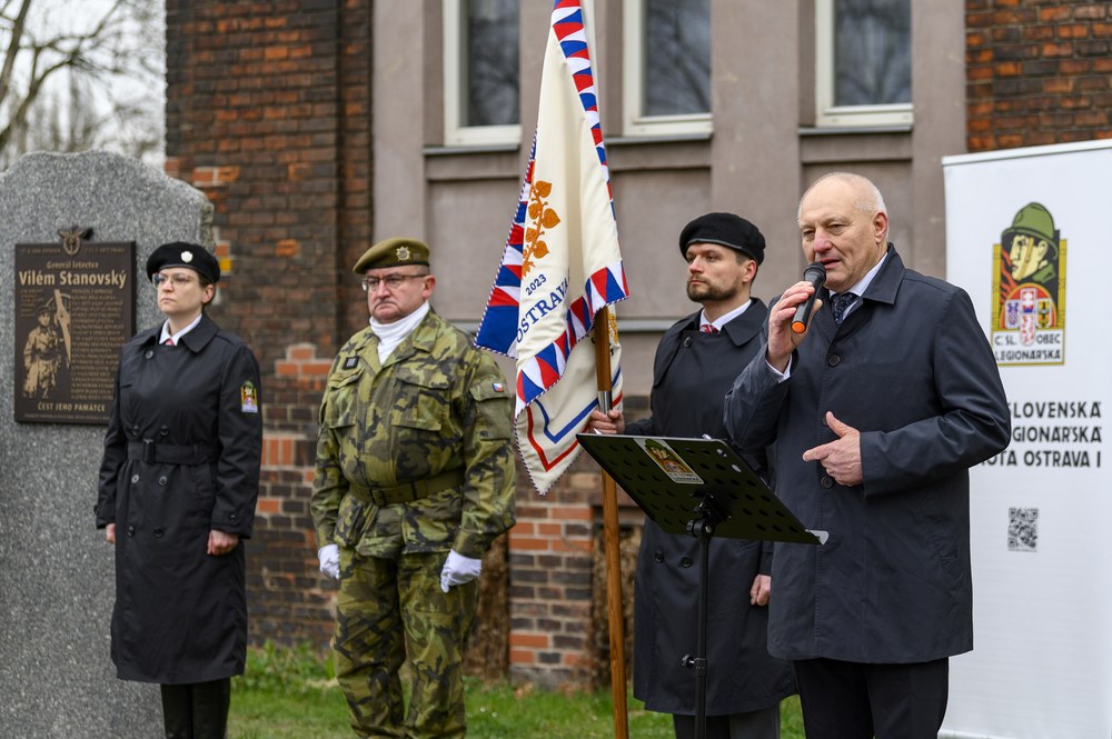 Památku generála Stanovského ve svém projevu vyzdvihl také náměstek primátora Zbyněk Pražák Památku generála Stanovského ve svém projevu vyzdvihl také náměstek primátora Zbyněk Pražák