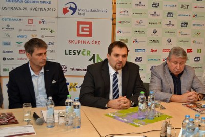 FOTO: Na tiskové konferenci (zleva) Jan Železný, Martin Štěpánek a Miroslav Černošek