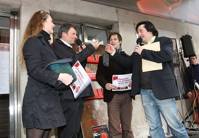 K foto: Ředitel Jiří Nekvasil s herci zahájili předprodej předplatného