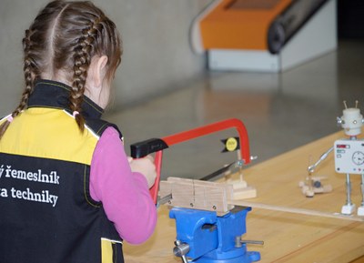 Předškoláci se naučí zacházet s nářadím. Foto: DOV