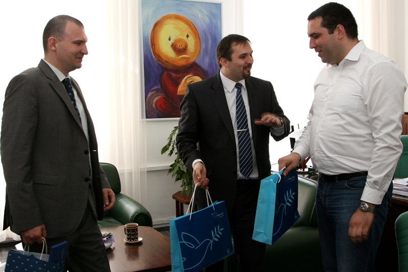 Zástupci obou měst si vyměnili symbolické dárky.