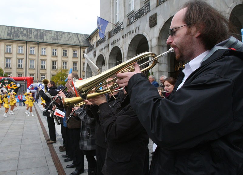 Přehlídka dechových hudeb v centru Ostravy Přehlídka dechových hudeb v centru Ostravy