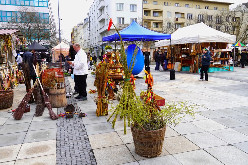 Velikonoční jarmark na Masarykově náměstí je v plném proudu. Foto: Úřad městského obvodu Moravská Ostrava a Přívoz