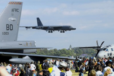 Létající pevnost B-52 při letové ukázce Foto: J. Urban
