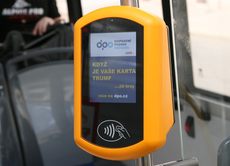 Nové čtečky e-karet ve vozidlech DPO. Foto: B. Krzyžanek