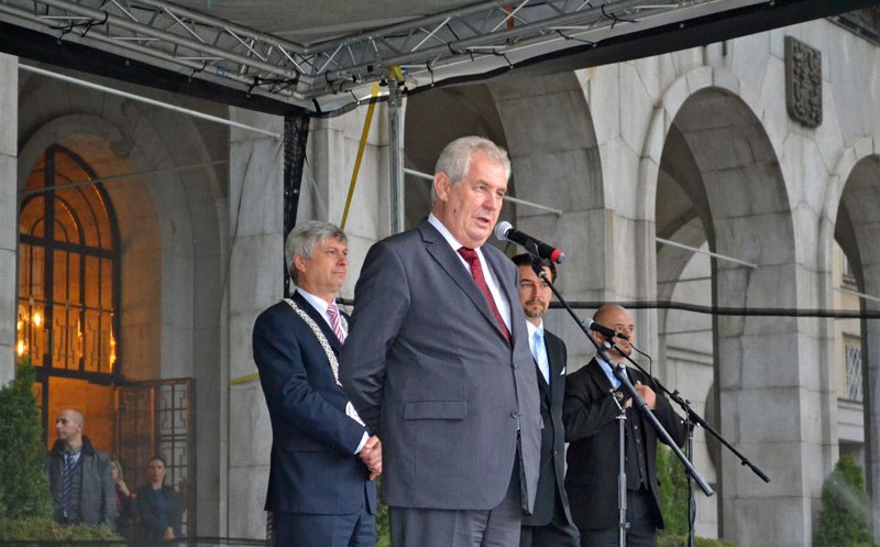M. Zeman hovoří na Prokešově náměstí
