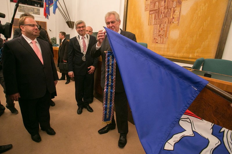 Prezidentská stuha na prapor města