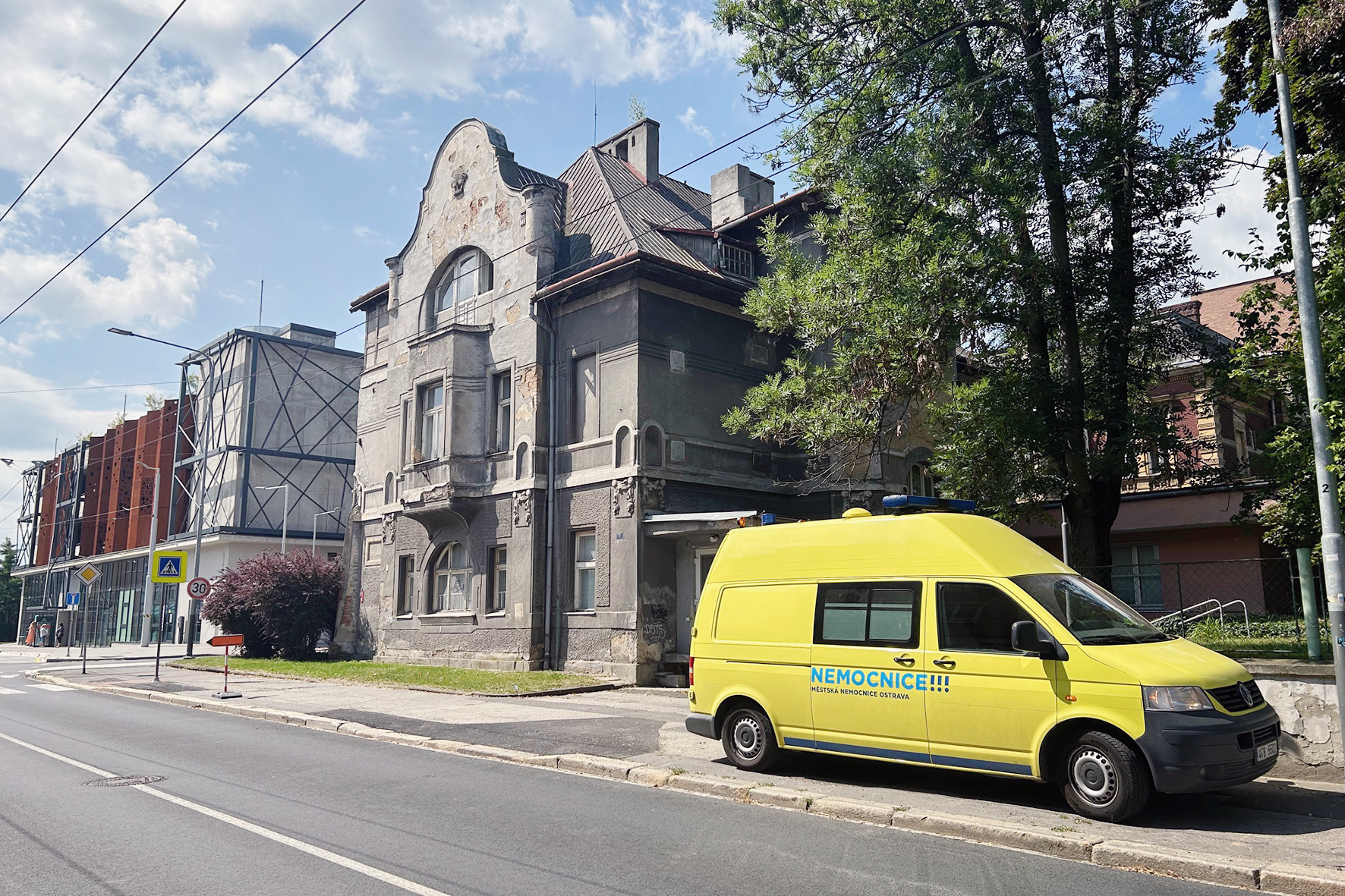 Bývalá lékárna_přechodné působiště CDZ.jpg