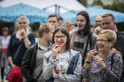 Ostravská muzejní noc byla slavnostně zahájena hvizdem na píšťalky. Foto: Jiří Zerzoň