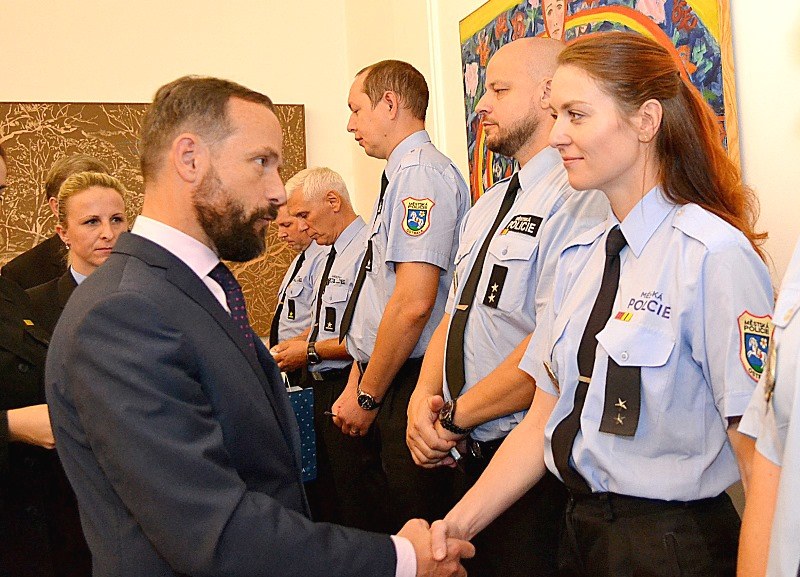 Primátor ocenil věrnost strážníků Primátor ocenil věrnost strážníků