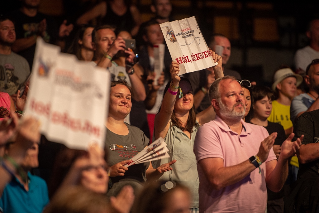 Nadšené publikum aplaudovalo českým parahokejovým reprezentantům. 