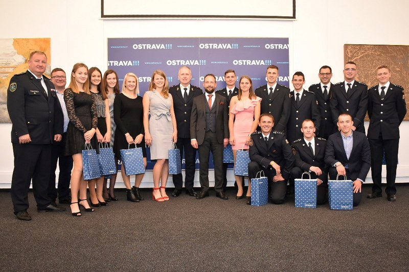 Společný snímek medailistů s primátorem Tomášem Macurou, gen. Vladimírem Vlčkem, Tomášem Lefnerem a Martinem Juroškou.  Společný snímek medailistů s primátorem Tomášem Macurou, gen. Vladimírem Vlčkem, Tomášem Lefnerem a Martinem Juroškou.