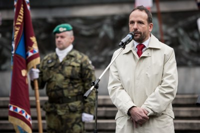 Primátor Tomáš Macura ve svém projevu poděkoval válečným veteránům. Foto: Lukáš Kaboň
