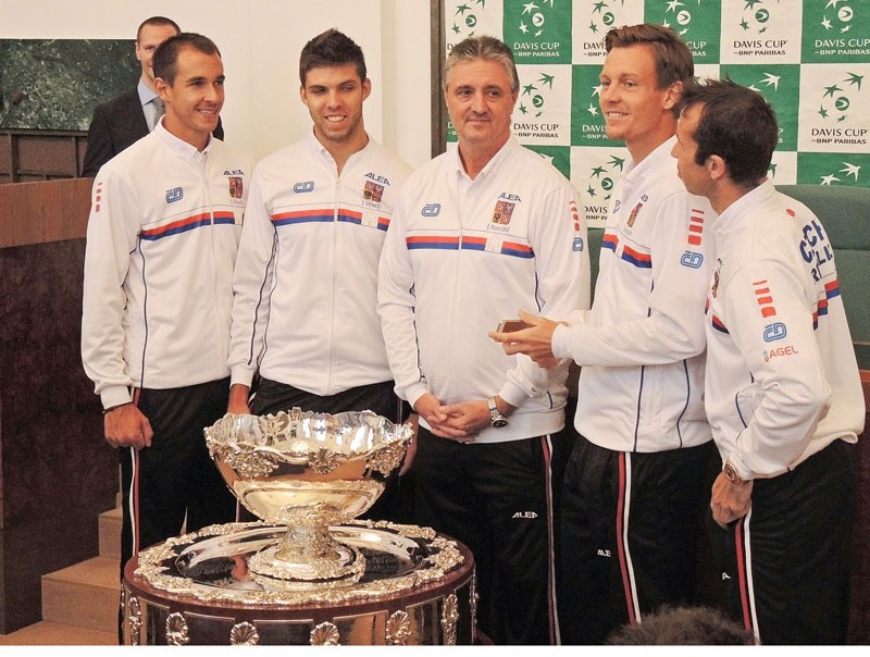 Tým ČR (zprava): Štěpánek, Berdych, Navrátil, Veselý, Rosol