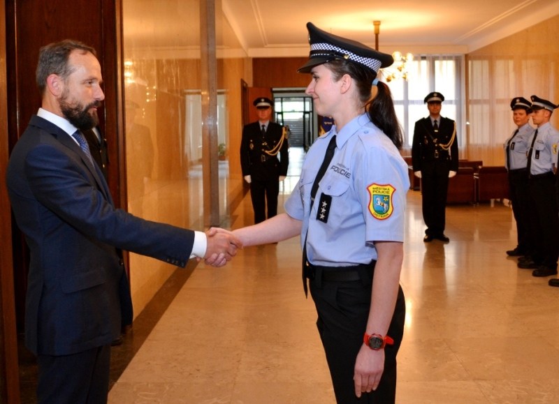 Primátor přijal slib nových strážníků Primátor přijal slib nových strážníků
