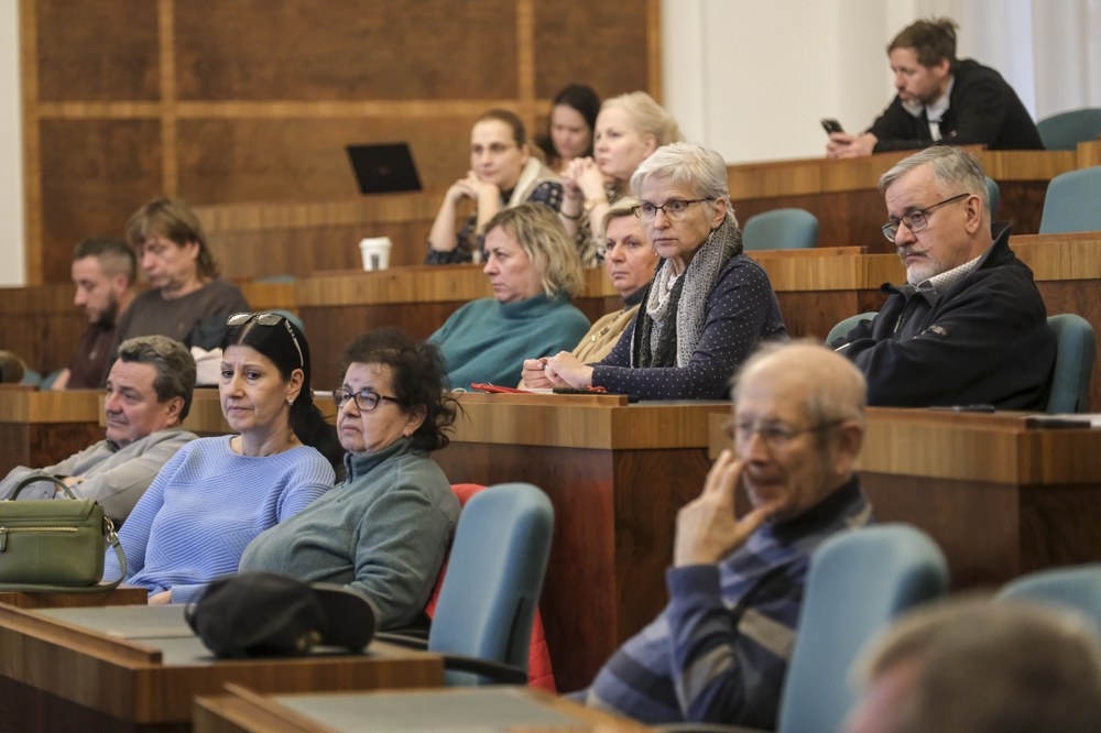 Účastníci z řad veřejnosti veřejnost v sále městského zastupitelstva