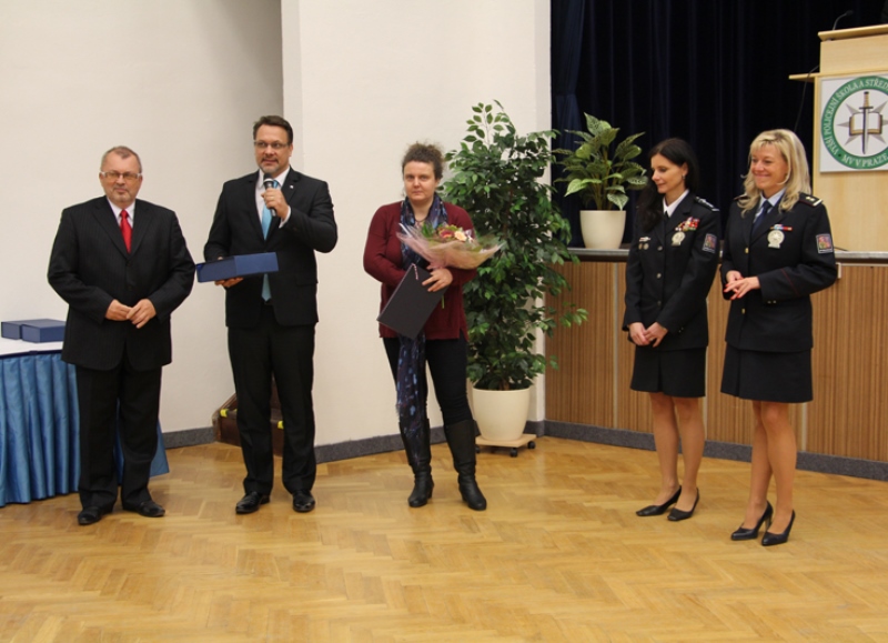 Michal Mariánek (druhý zleva) při přebírání ocenění. Foto: MV ČR