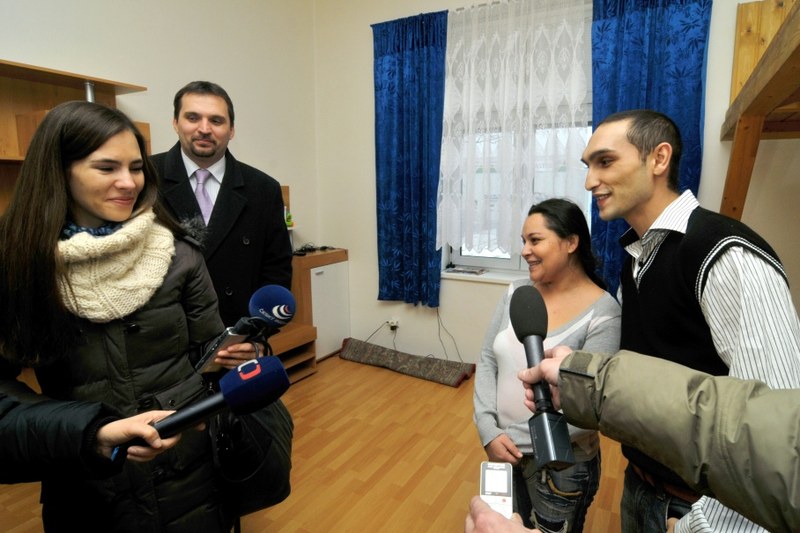 Setkání s novináři v novém bytě