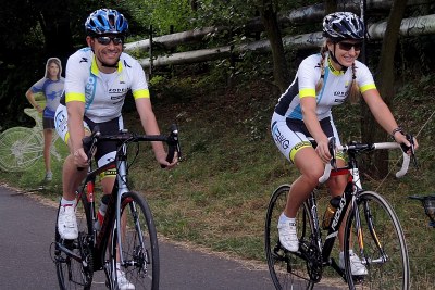 Primátor T. Macura a náměstkyně K. Šebestová také projeli branou... Snímek J. Urban.