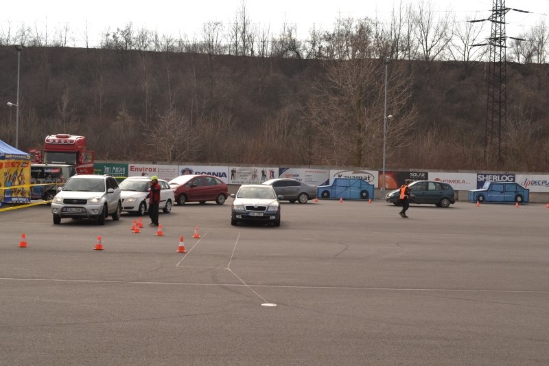 O testování chování vozidel byl velký zájem