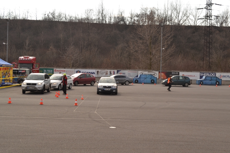 O testování chování vozidel byl velký zájem