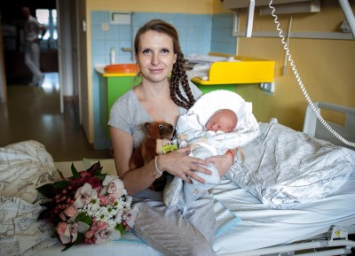 Alexandra Mocová s prvním ostravským i moravskoslezským miminkem roku Tomášem Slovákem. Foto: Lukáš Kaboň