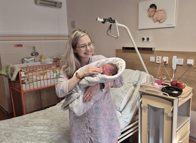 Malá Olívie s maminkou. Foto MNOF se svolením rodičů.