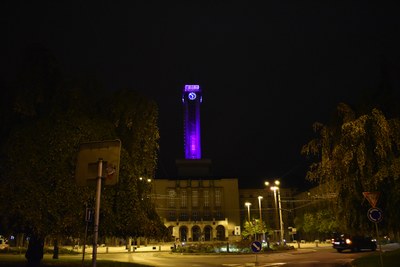 Nasvícená věž Nové radnice. Ilustrační foto: MMO