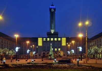 K foto: Vánoční výzdoba - letos zatím bez sněhu