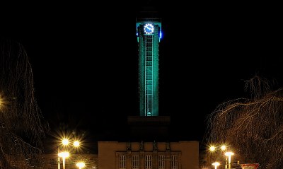 FOTO: Takto byla radniční věž nasvícená při této příležitosti  vloni. Snímek Jiří Urban